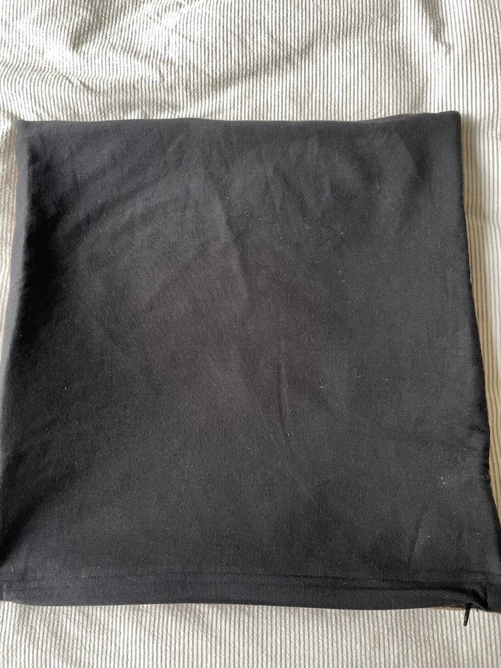 CB2 Crate & Barrel Pillow Cover 20x20 Wool Gently Used Great Condition CUNÇU PAR - Image 4 of 4