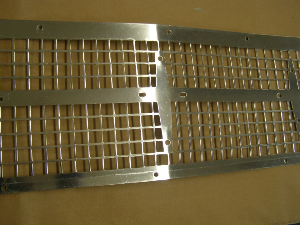 Rejilla de aluminio T-Bird 1960 Thunderbird OEM Ford Foto 3 de 4