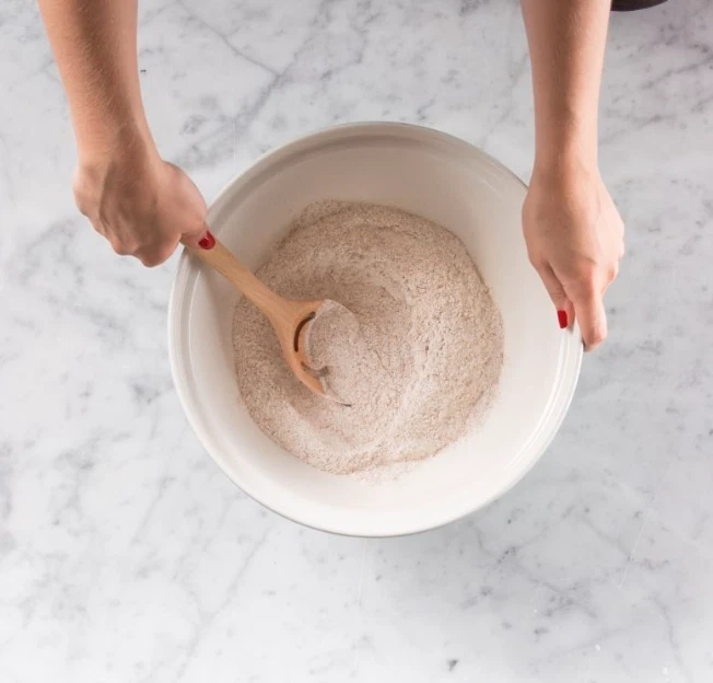 Mason Cash | Innovative Kitchen Slotted Spoon with Egg Separator - Image 3 of 4