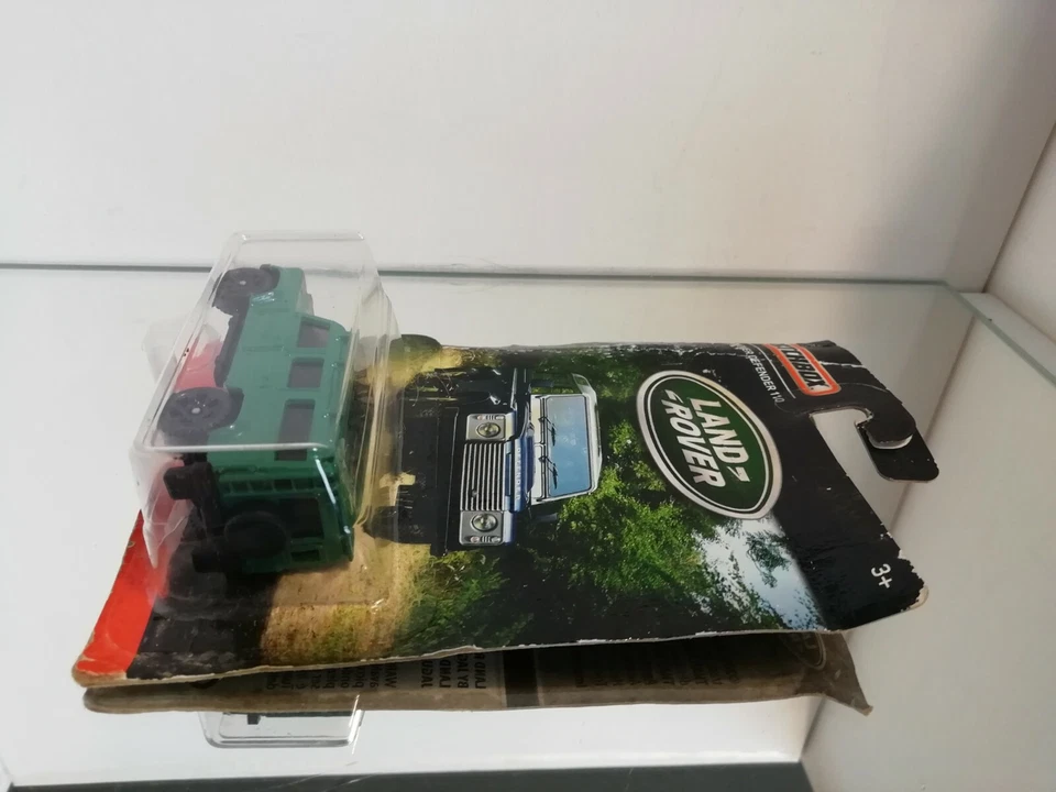 MATCHBOX LAND ROVER DEFENDER 110 IN VERDE SU BLISTER - Immagine 3 di 4