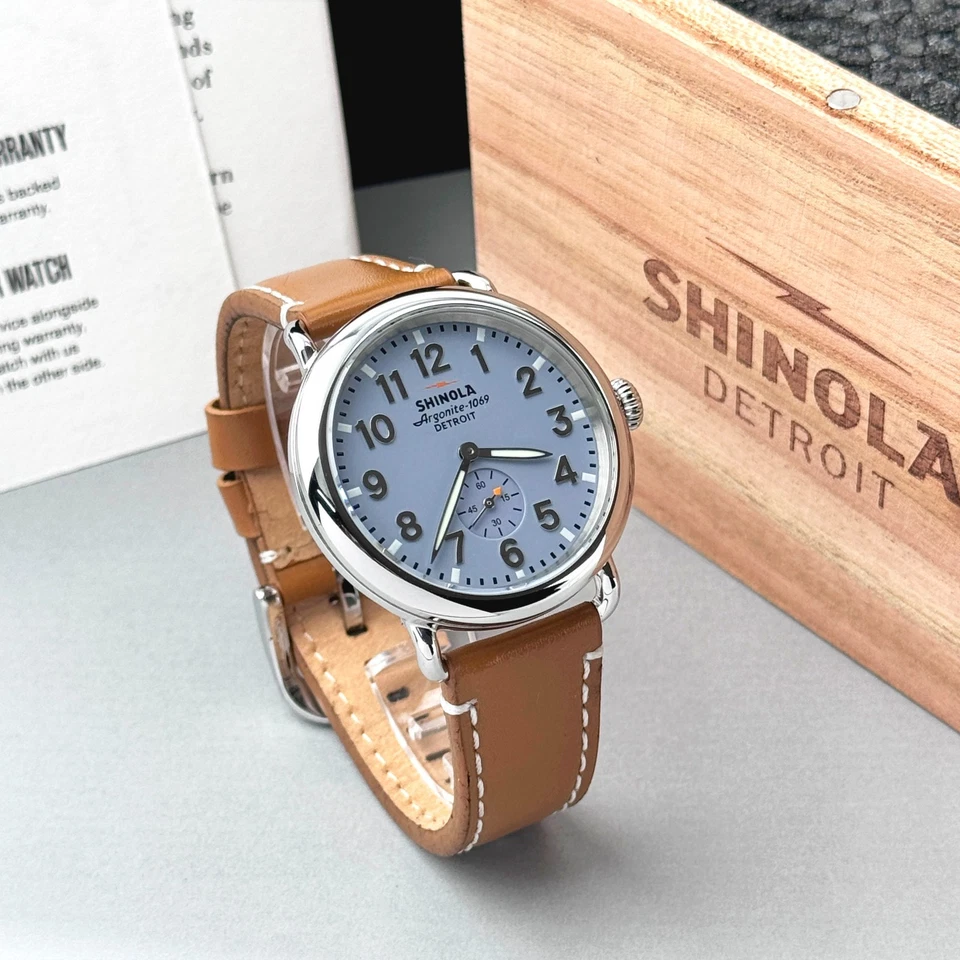 Reloj de cuarzo para hombre Shinola Runwell 41MM esfera azul pizarra correa de cuero tostado Foto 3 de 4