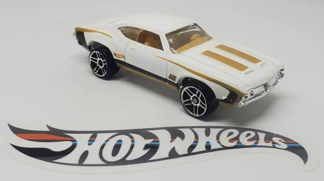 2000 Hot Wheels '68 Olds 442 White New Loose 
