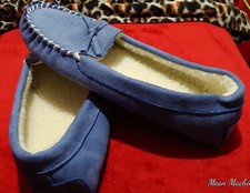 Women's 8 Blue Classic Comfortable slippers Blue Faux Suede By Avon. NEW