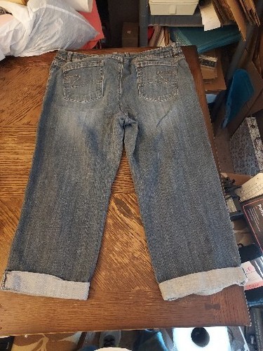 Liz & Co. Women's Size 16Blue Capri Cuffed Dark Wash Cotton Blend Stretch Jean - Picture 6 of 7