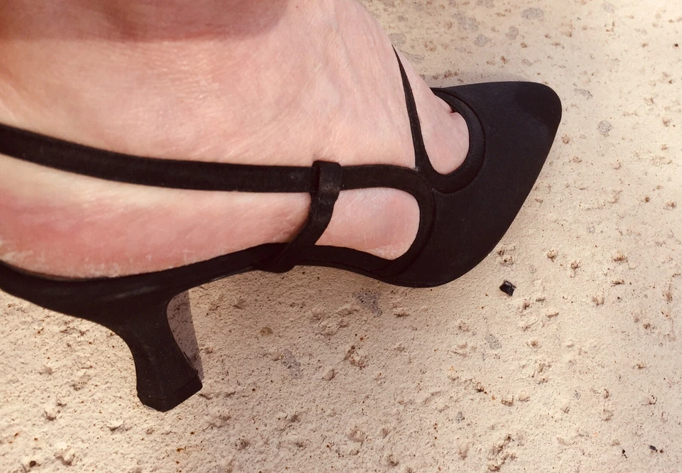 Nina Sling Back Negro Noche Mujer’s Show Talla 6.5 Suela de Cuero. Tacón medio Foto 2 de 4