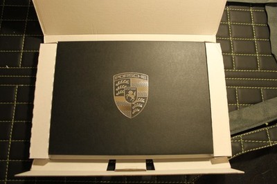 VIP Box Hardcover Prospekt/brochure Porsche Prinzip 6/2023 mit Magnetlesezeichen