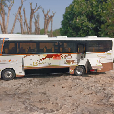 1:36 Foton Ouhui BJ6122 Luxury Bus Diecast Model w/Led Light USB