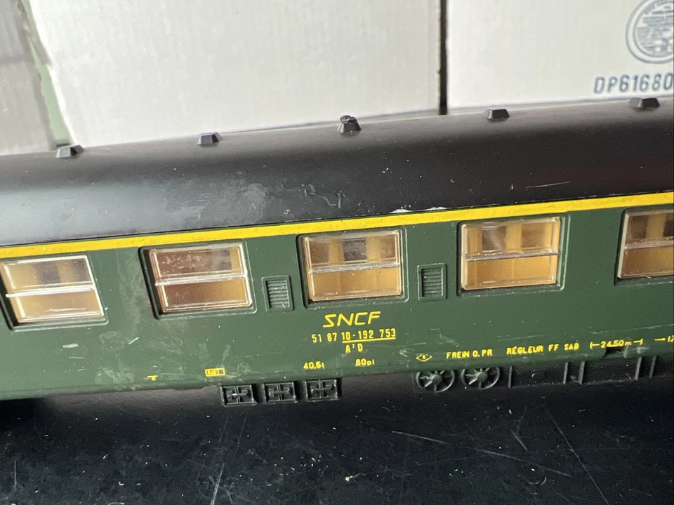 Lima 1st class SNCF coach 51 87 10 - 192 753 Model coach HO guage - Image 3 of 4