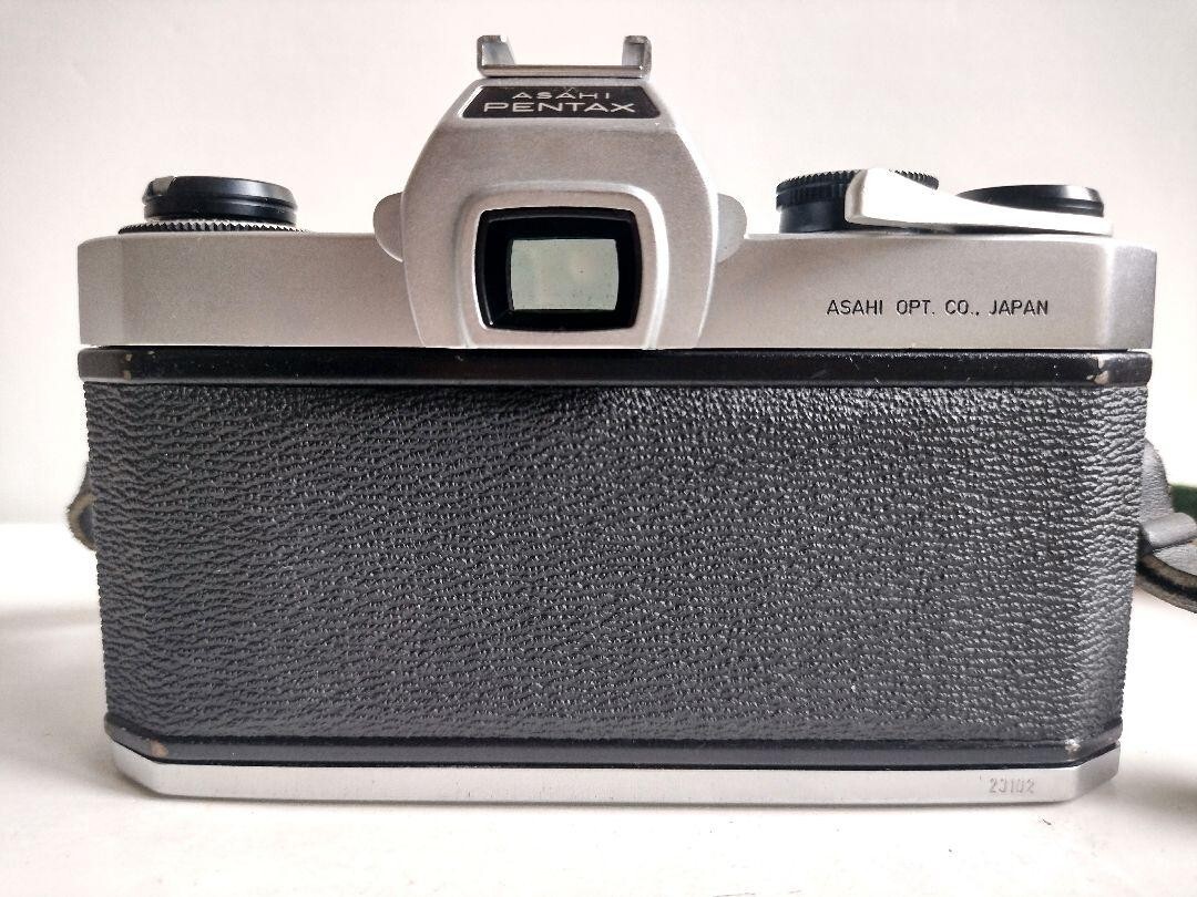 148 Pentax Spotmatic SP 35mm Film Camera Super Takumar 55mm f/1.8