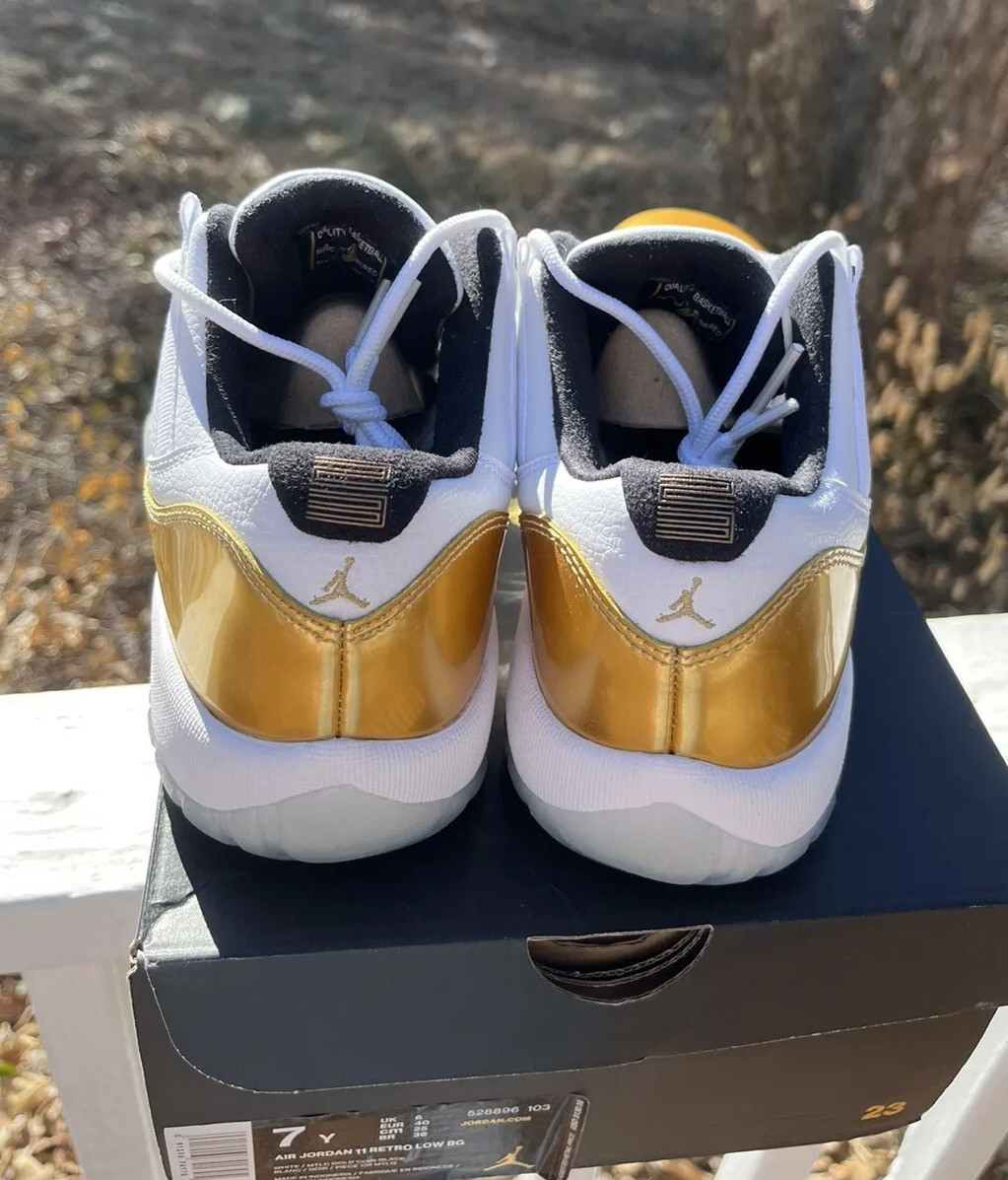 Air Jordan Retro 11 Low GS Closing Ceremony Sz 7Y Metallic Gold