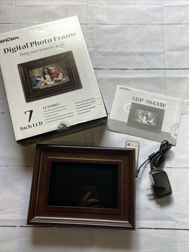 Bpidion 7" TFT LCD Faux Wood Finish Digital Photo Frame SDP-704C 480x234 - Picture 3 of 5