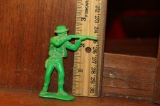 Vintage 1950's Gunfighter Cowboy 3" Plastic Figure Shooting Rifle