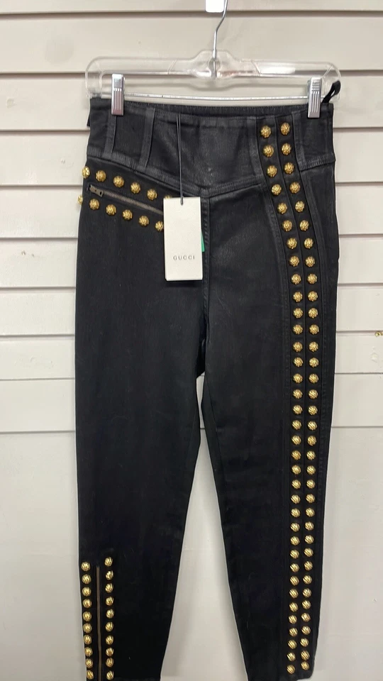 Pantalones de mezclilla ajustados Gucci para mujer negros adornados tiro alto tachonados talla 28 Foto 4 de 4