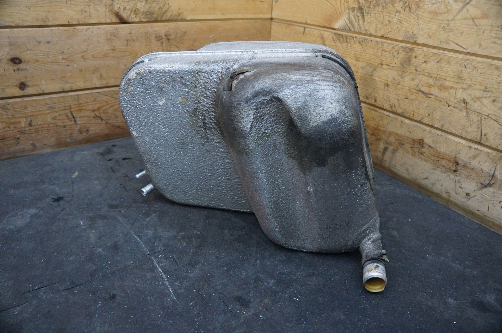Right Side Gasoline Fuel Tank European Market 114605 OEM Ferrari 328 GTB GTS 308