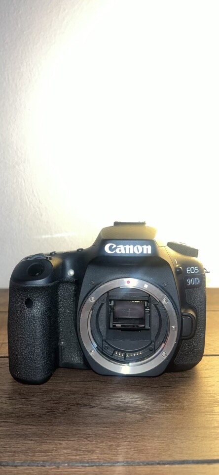 Canon EOS 90D 32.5MP Digital SLR Camera - Black (Kit with 18-55mm