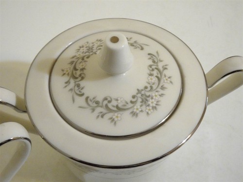 Noritake Parkridge Sugar bowl & Creamer Ivory China floral 7561 - Picture 3 of 7