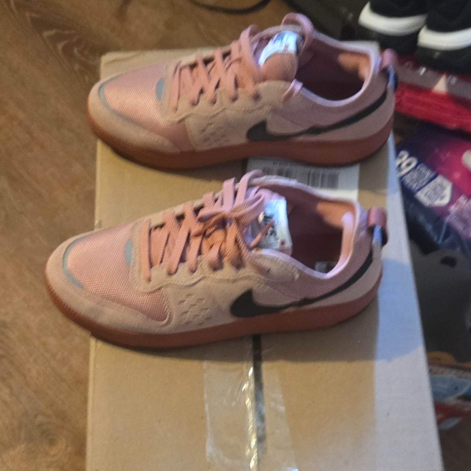 Nike Pink Men's Low Top Lace Up Athletic Sneakers Rubber Outsole thumbnail 2