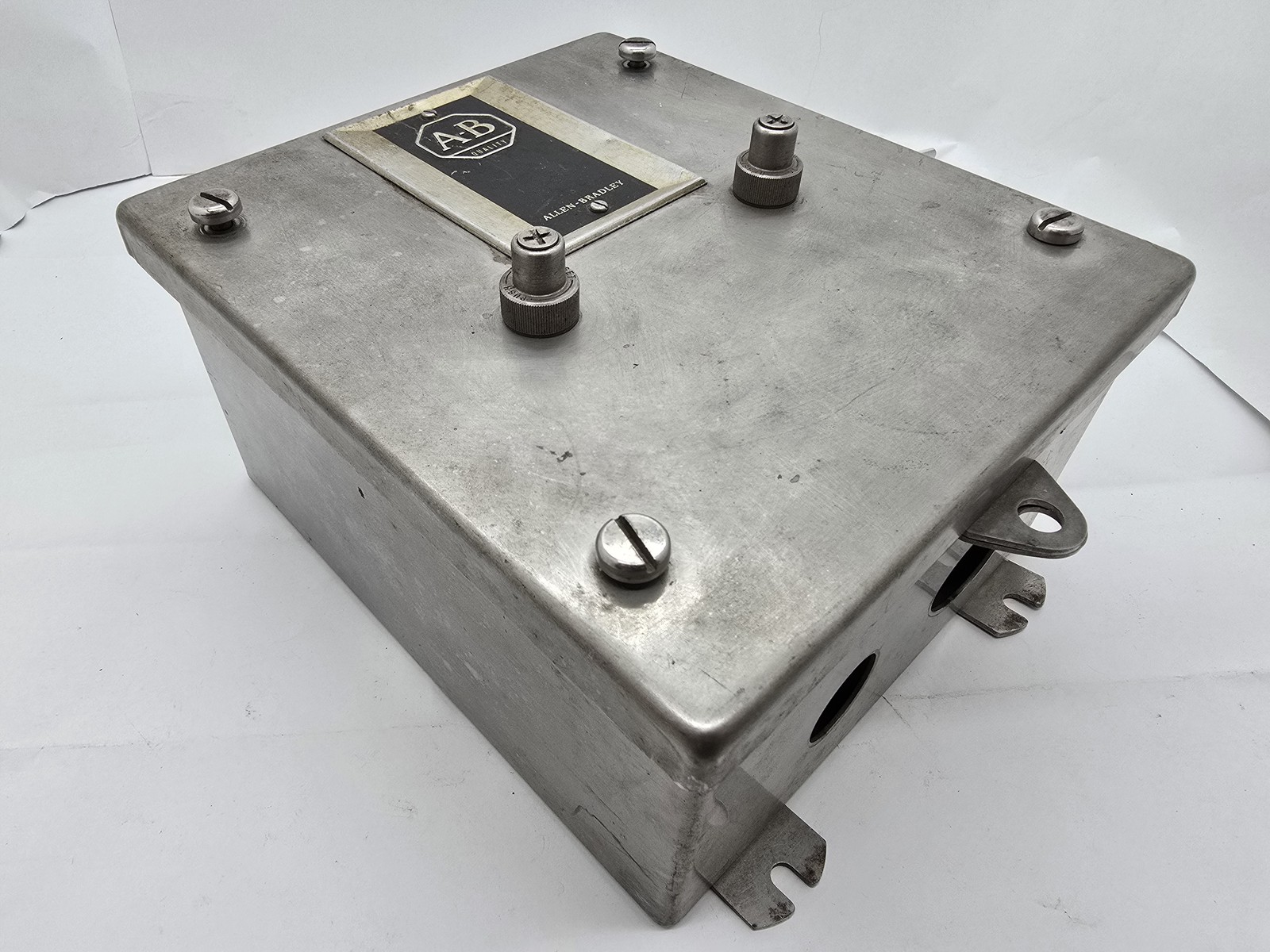 Allen Bradley 709-BCA Starter Enclosure 71A86 120/110V Coil N22 Heaters