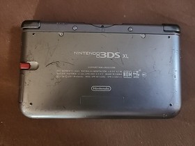 3DS XL Retro Silver Edition With Game And Accessories 