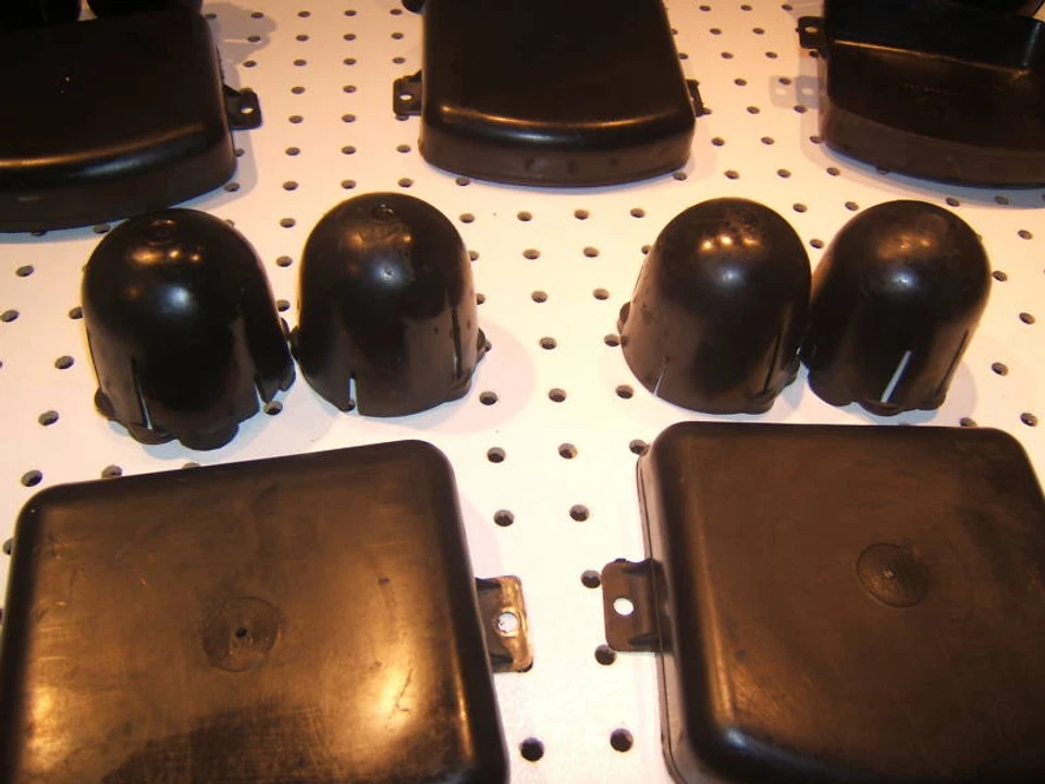 OEM Mercedes 63-68 W110 190 200 Amortiguadores traseros tapas deferentes 3 cubiertas solamente, tipo 2 Foto 2 de 4