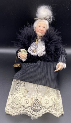 Jacqueline Kent 2002 Doll ''Rich Old Lady'' w/A hand full of money