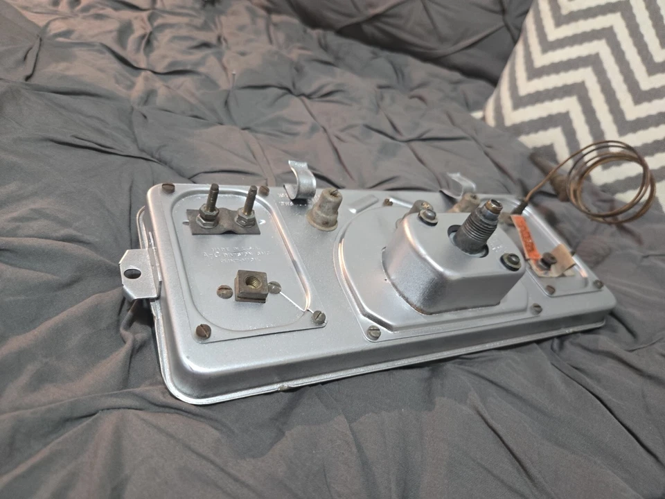 Velocímetro reconstruido y probado Chevrolet Chevy Pickup 41-46 Foto 3 de 4