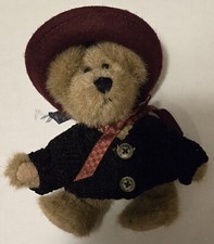 Boyd's Bear plush Eloise Willoughby with red hat/black sweater, 7"