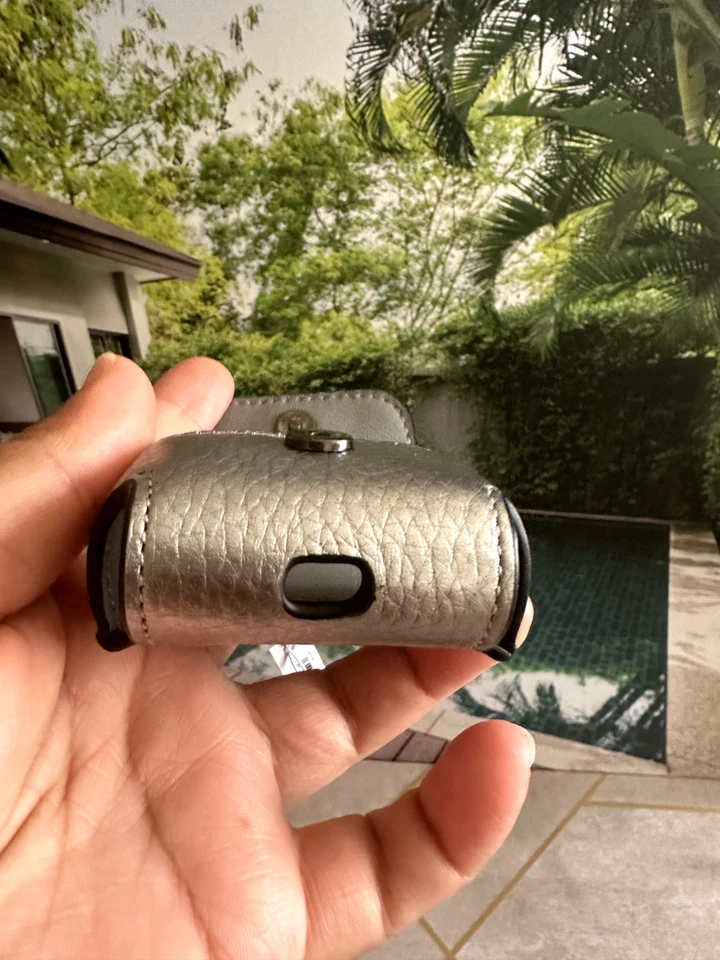 Estuche Coach Grande Inalámbrico Auriculares Pro - Cuero Ceniza Metálica (Plateado) -CP197 NUEVO CON ETIQUETAS Foto 4 de 4