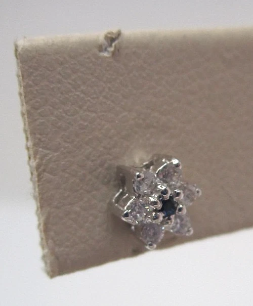 14k White Gold and Natural Diamond and Sapphire Stud Earrings .15ct TW Diamonds - Image 3 of 4