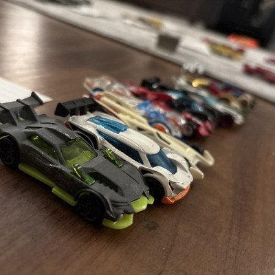 Hot Wheels Speed Blur: Exotique (FYF37) really Cool Racers Super Fast As Shown￼