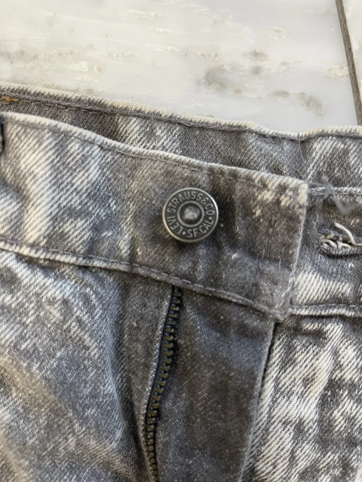 Jeans de mezclilla vintage para hombre gris lavado ácido Levi’s años 80 33/30 tasa Foto 2 de 4