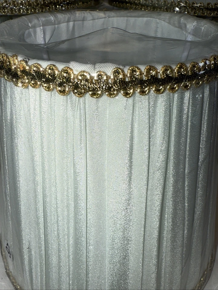 Lámpara de barril de lino/Pantallas de candelabro con ribete de encaje dorado 6 x 6 x 4.5 Lote de 6 Foto 3 de 4