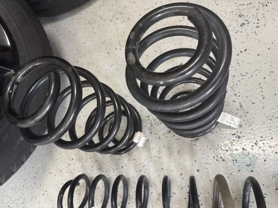 Jeep Wrangler JL/JLU OEM MOPAR RUBICON Kit de elevación de suspensión de nivel - Completo Foto 3 de 4