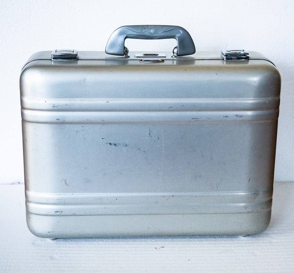 ZERO Halliburton Aluminum BRIEFCASE Camera Case Combo Lock 18" x 13" x