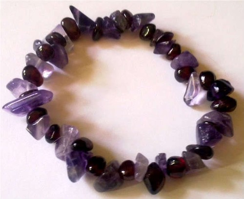 GARNET AND AMETHYST HEALING CRYSTAL BRACELETWITH FREE AMETHYST TUMBLESTONE - Picture 2 of 3