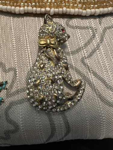 VTG 2” 1960’s DT SILVER TONE WHITE RHINESTONE CAT PIN- Costume Jewelry