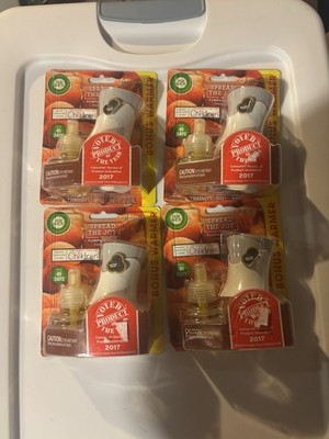 Air Wick Pumpkin Spice Plug In Oil Starter Kit Warmer + Refill Pack of 4