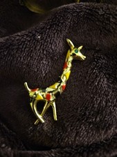 giraffe brooch pin