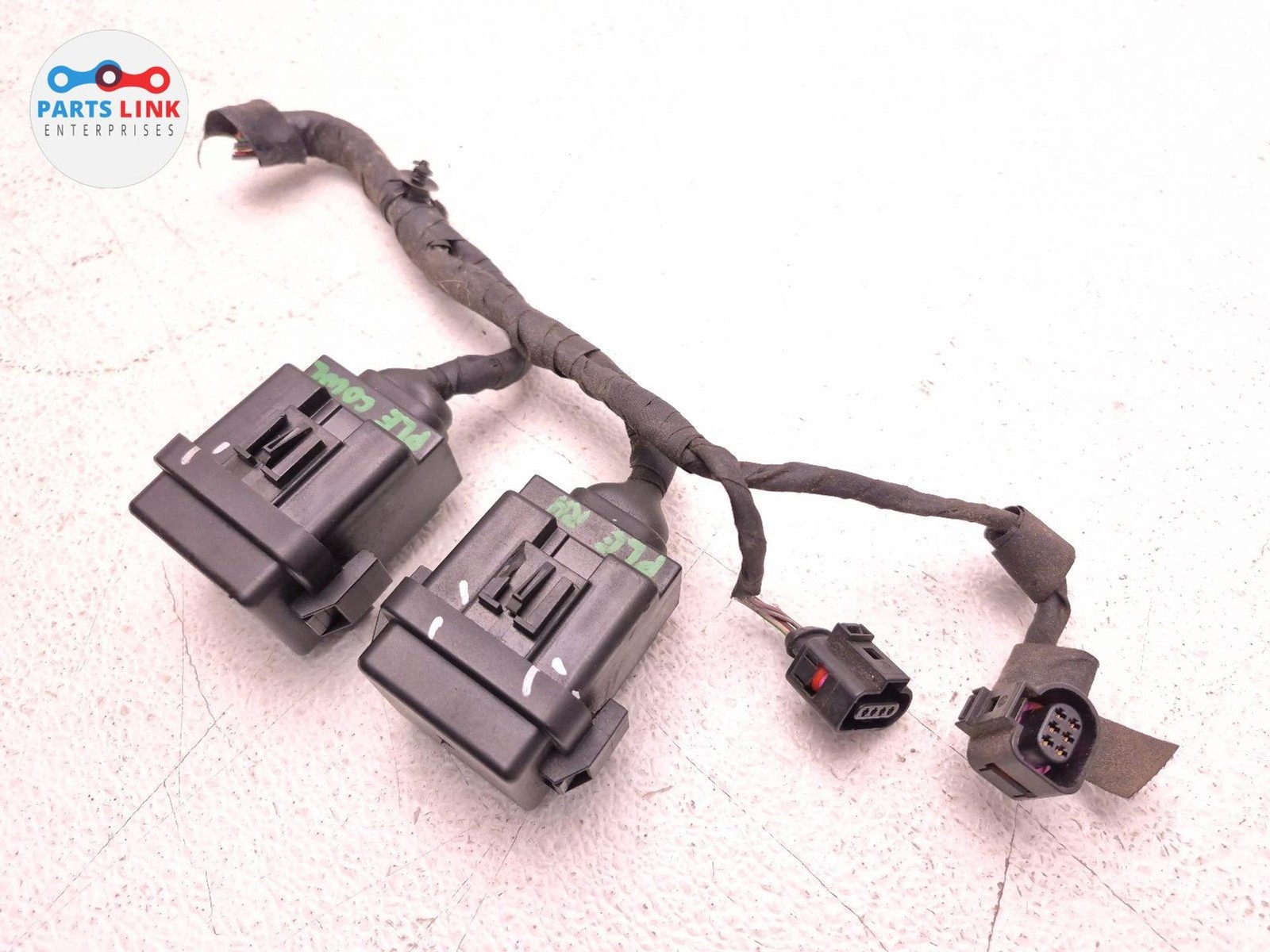2016-20 BENTLEY BENTAYGA FRONT RIGHT FUSE BOX COWL POWER RELAY FUSEBOX 6.0L 636