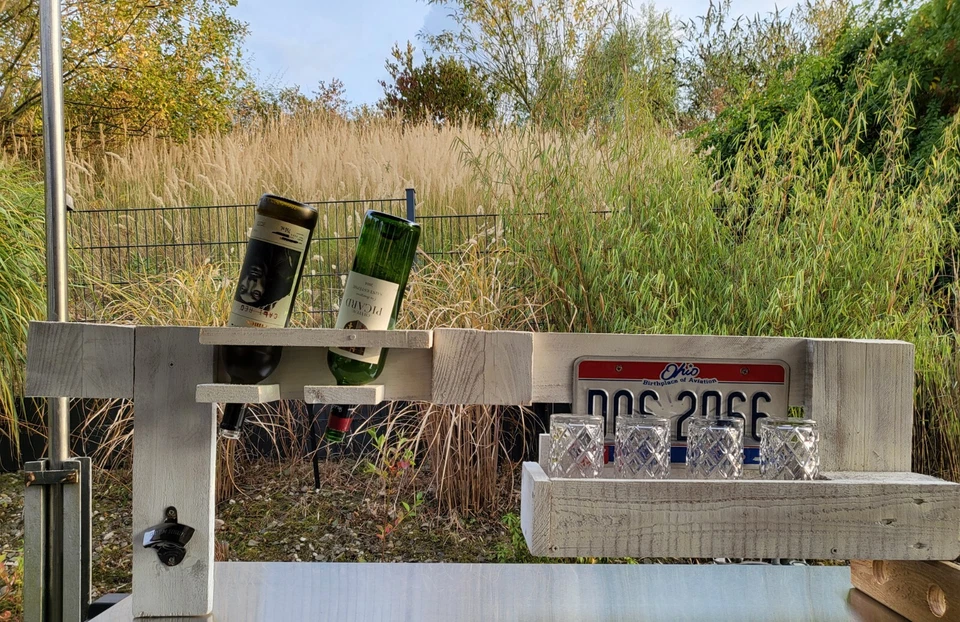 Weinregal Flaschenregal Europalette mit Flaschenöffner / Nummernschild - Bild 2 von 4