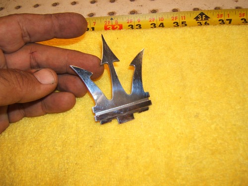 Maserati Quattroporte 79-90 rear Right Fuel door Maserati silver OEM 1 Emblem - Picture 19 of 23