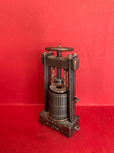 EMB REF-1026 PENCIL SHARPENER WINE PRESS SACAPUNTAS VINTAGE MADE SPAIN - Foto 5 di 7