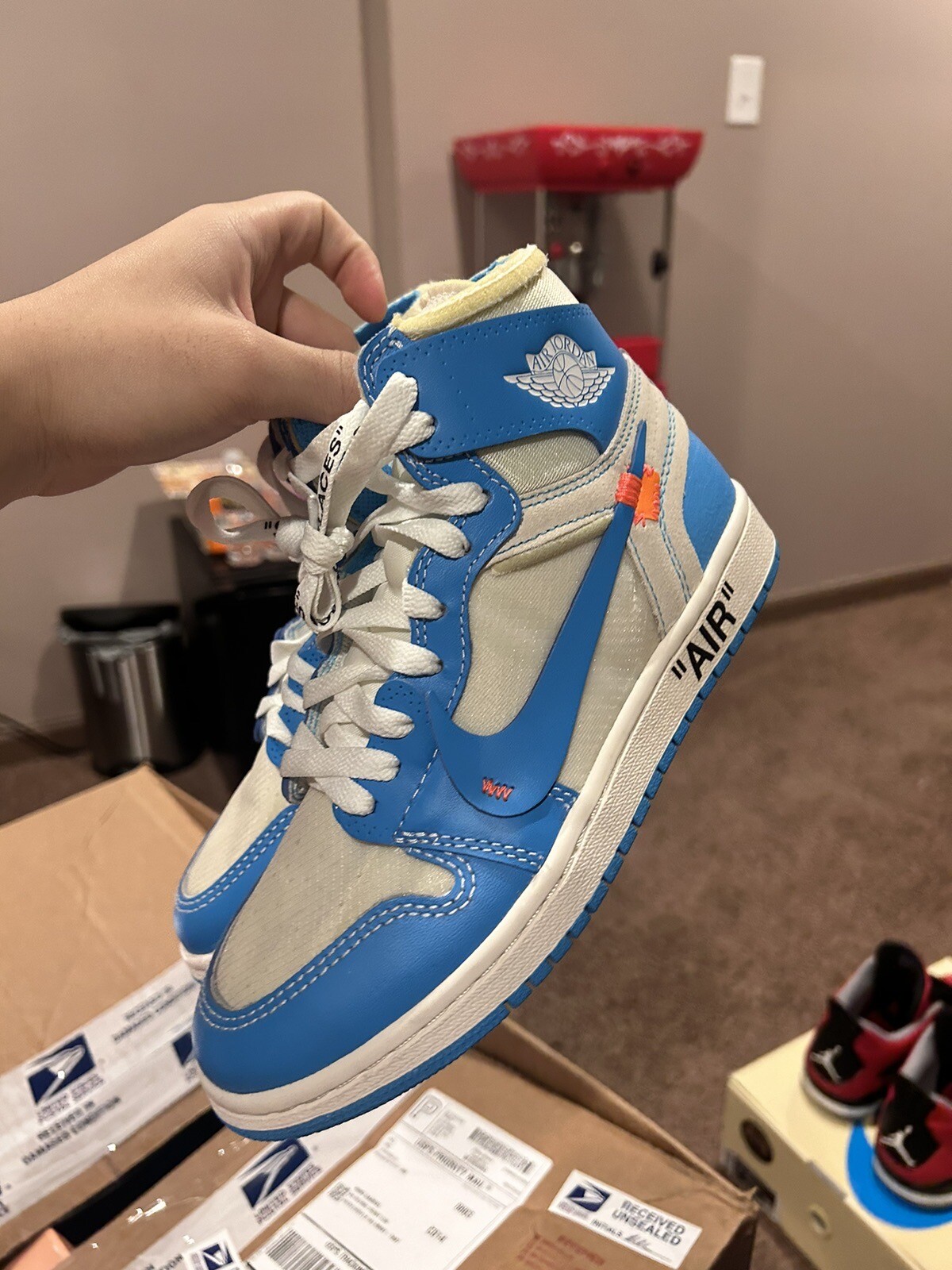 OFF WHITE X NIKE Taglia 5 Nike Air Jordan 1 Off White x Jordan 1 Retro High OG UNC 2018