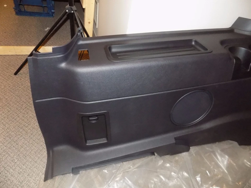 Nuevo OEM Lincoln Navigator Interior Cuarto Panel Borde Conductor Trasero Lado Derecho ¡Raro! Foto 4 de 4