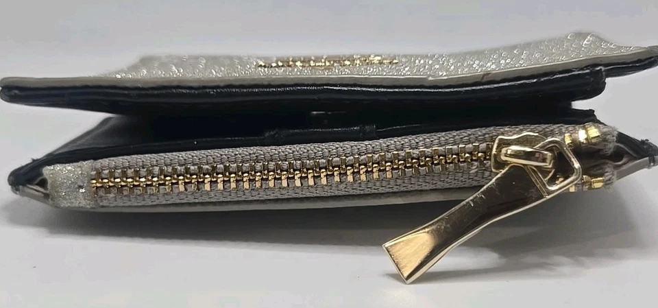 Tarjetero KATE SPADE Burgess Court en grafito brillo plata gris PWRU5236 Foto 2 de 4