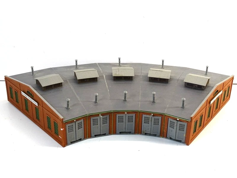 TT 1:120 Modellbahn 5er Ringlokschuppen Lokschuppen gebaut ,Auhagen ?- Nr. 1