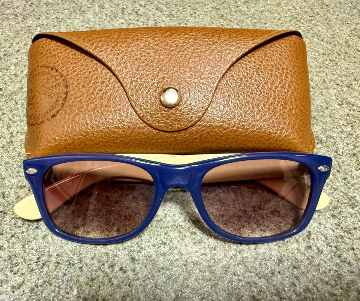 Two Tone Ray-Ban New Wayfarer Classic Sunglasses in  display picture 3