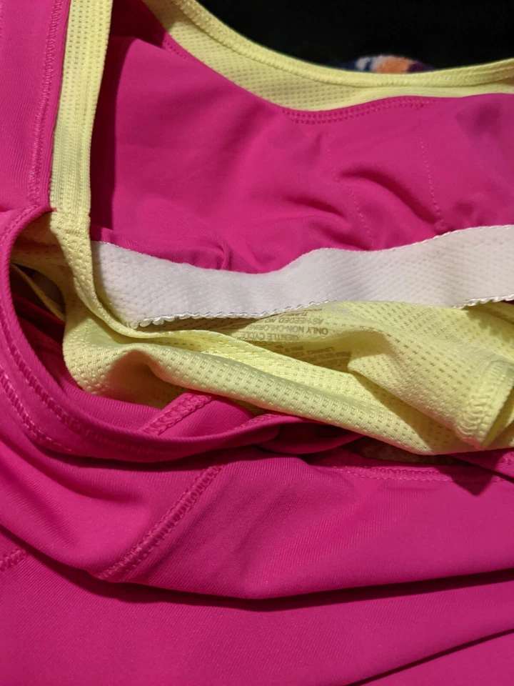 Avia女式锻炼上衣中号,Fushia亮黄色,内置文胸 — 第 4/4 张图片