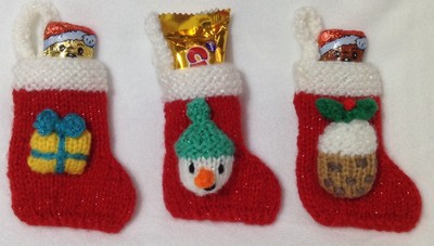 STRICKMUSTER - Schneemann, Geschenk, Pudding Weihnachtsstrumpf Baumschmuck