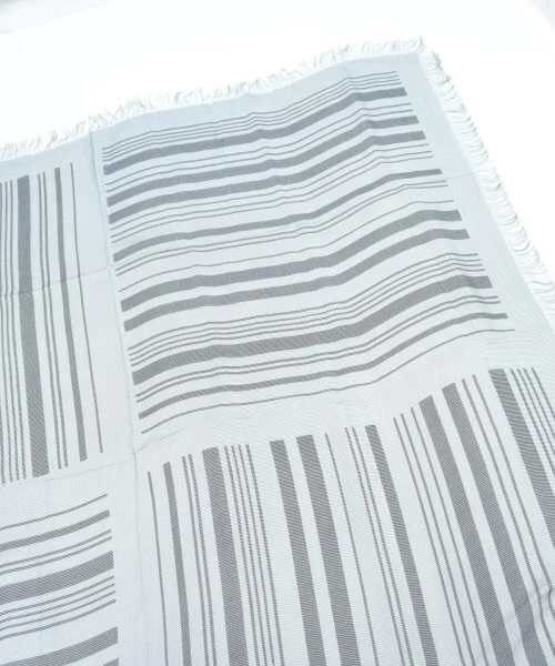 Estolas DRIES VAN NOTEN gris x negro 200564177035 Foto 2 de 3